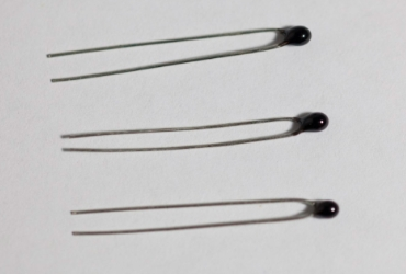 What are the main characteristics of epoxy resin coated NTC thermistor